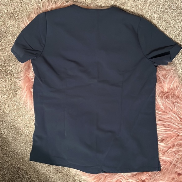 Women’s Figs scrub top. Size M. - Picture 2 of 3
